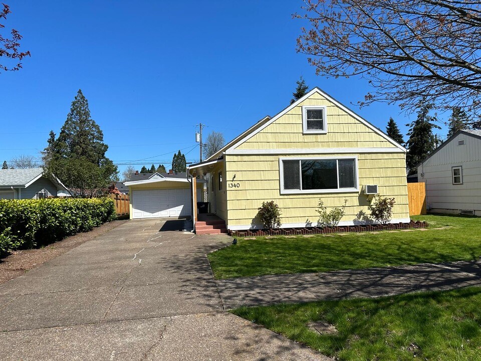 1340 E St in Springfield, OR - Building Photo