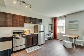 1627 N Humboldt Blvd in Chicago, IL - Foto de edificio - Building Photo