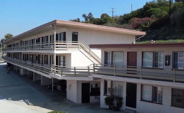 Hillside Apartments in Los Angeles, CA - Building Photo - Building Photo