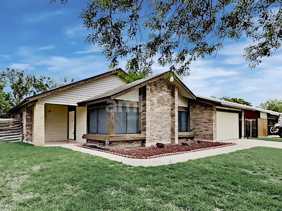 5614 Misty Gln in San Antonio, TX - Building Photo