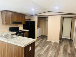 16869 Interstate 45 N in Willis, TX - Building Photo - Building Photo