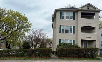 352 Chandler St, Unit 1 in Worcester, MA - Building Photo