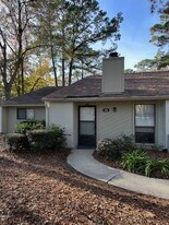 96 Mathews Dr in Hilton Head Island, SC - Building Photo