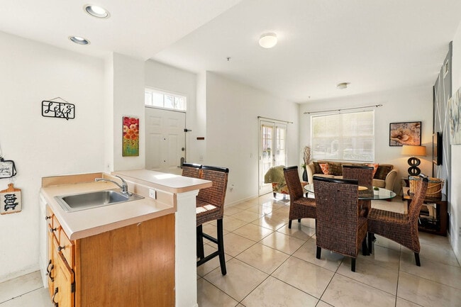 4005 Venetian Bay Dr