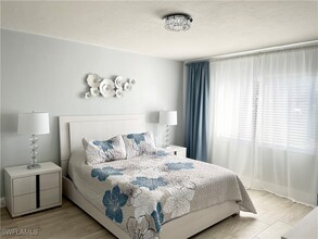 4270 Jack Frost Ct in Naples, FL - Foto de edificio - Building Photo