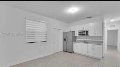 11909 SW 244th St in Princeton, FL - Building Photo - Building Photo