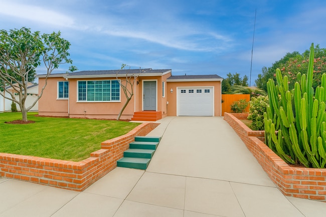 property at 3926 Aragon Dr