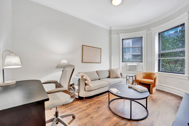 1004 W Dakin St in Chicago, IL - Building Photo - Building Photo