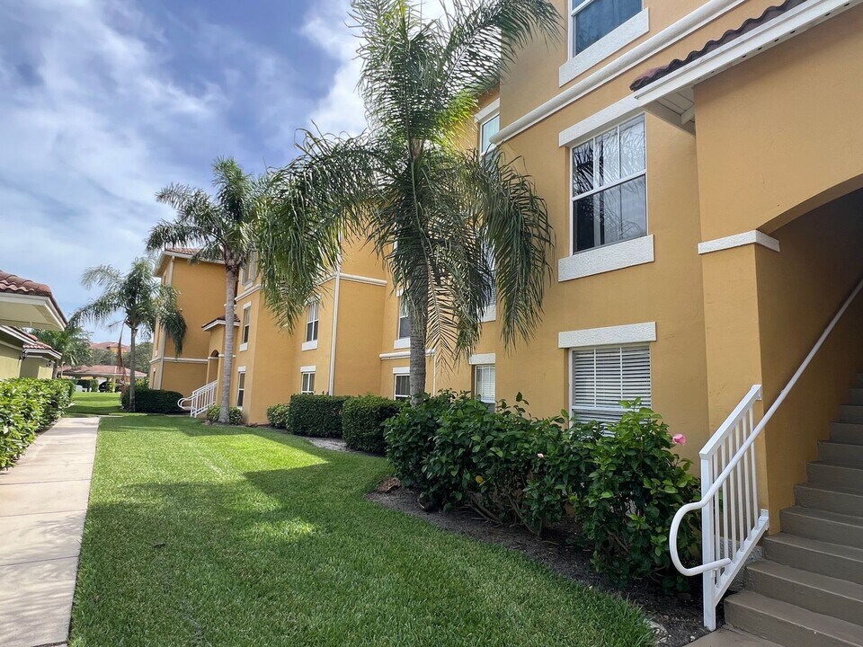 5090 Fairways Cir in Vero Beach, FL - Building Photo