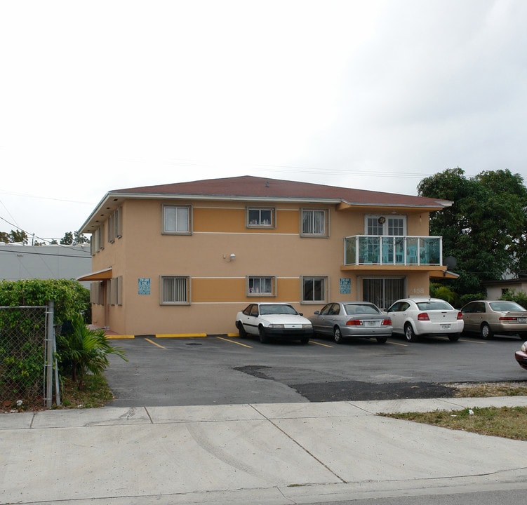 458 E 26th St in Hialeah, FL - Building Photo