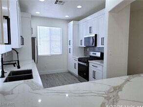 2379 Brockton Way in Henderson, NV - Building Photo - Building Photo