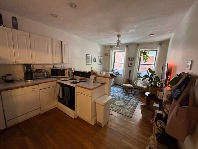 16 Irving St, Unit 1 in Boston, MA - Building Photo - Building Photo