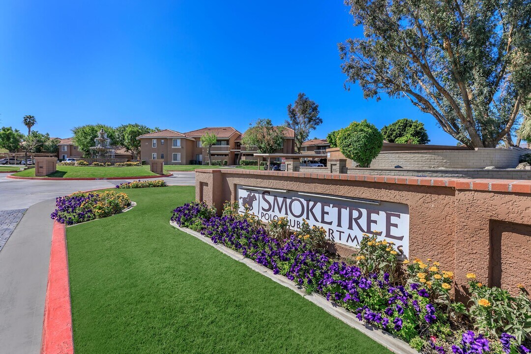 Smoketree in Indio, CA - Foto de edificio