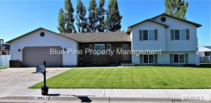 3084 Madeline Dr in Ammon, ID - Building Photo