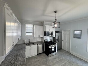 24 Pamrapo Ave, Unit 1 in Jersey City, NJ - Foto de edificio - Building Photo