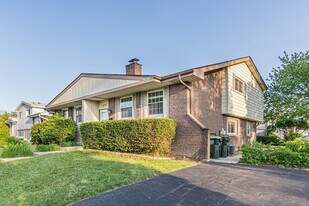 1403 E Lillian Ave in Arlington Heights, IL - Building Photo