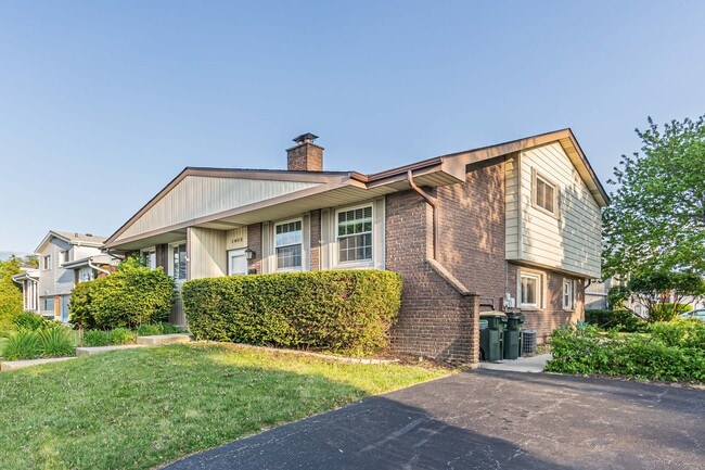 property at 1403 E Lillian Ave