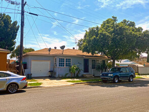 327 E Eleanor Ln in Long Beach, CA - Building Photo - Building Photo