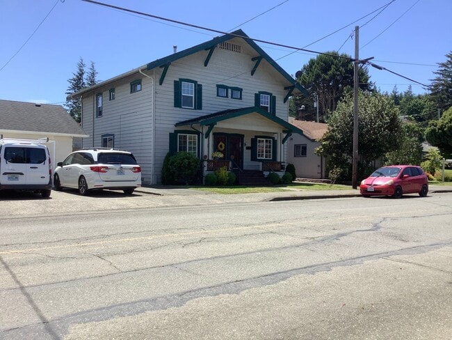 property at 961-963 Elrod Ave