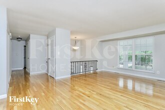 323 Turfwood Dr in Ballwin, MO - Foto de edificio - Building Photo