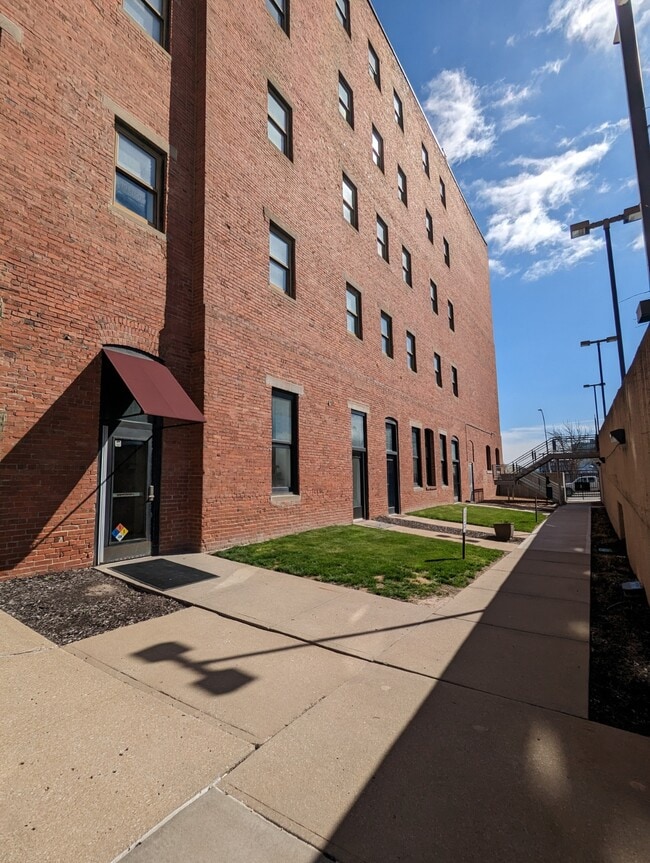 609 Central St, Unit 1403 in Kansas City, MO - Foto de edificio - Building Photo