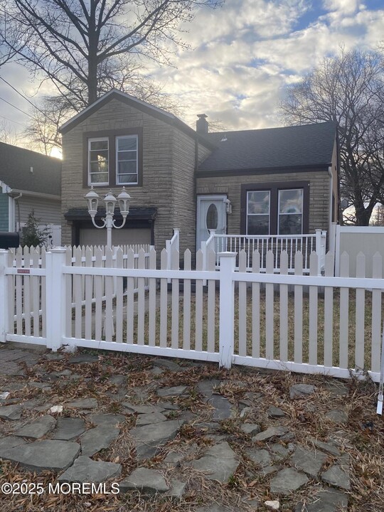 11 Holly Ave in Keansburg, NJ - Building Photo