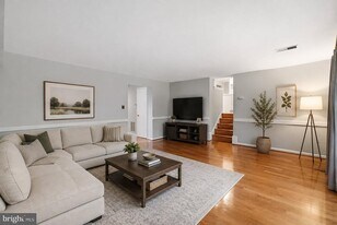809 Woodley Dr in Rockville, MD - Building Photo