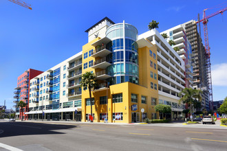 Grand Central at Kennedy West in Tampa, FL - Building Photo - Building Photo