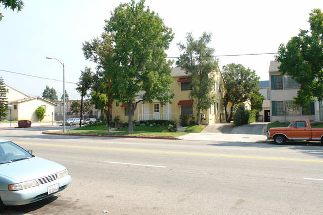 200 S Chevy Chase Dr in Glendale, CA - Foto de edificio - Building Photo