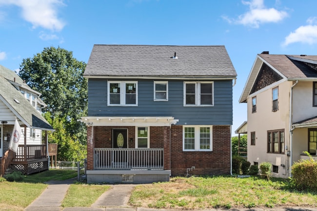 property at 610 N 6th St