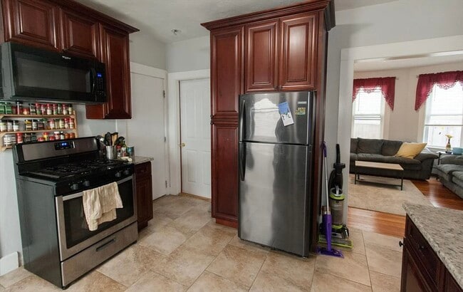 65 Wyman St in Boston, MA - Foto de edificio - Building Photo