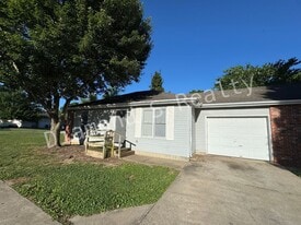 1505 W Rainey St in Ozark, MO - Building Photo