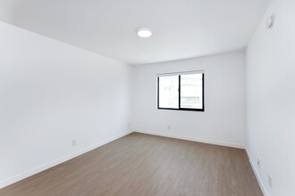 1546 Bundy Dr in Los Angeles, CA - Building Photo - Building Photo