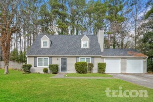 2445 Hillboro Cir S W in Marietta, GA - Building Photo