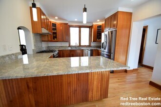 75 Somerset Rd in Brookline, MA - Foto de edificio - Building Photo