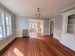 43 Orchard St, Unit 2 in Medford, MA - Foto de edificio - Building Photo