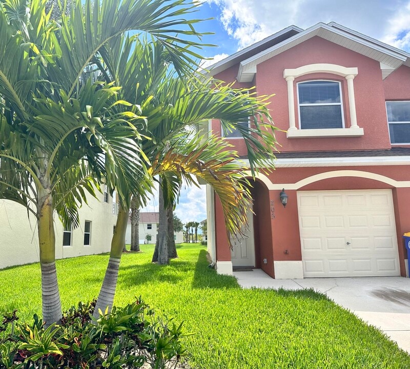 3900 Playa Del Sol Dr in Rockledge, FL - Building Photo