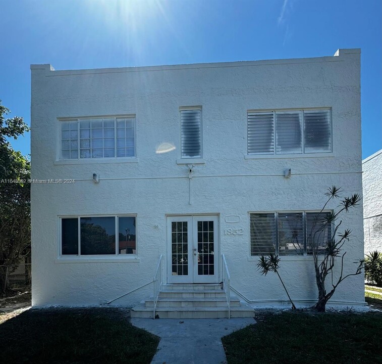1852 SW 22nd Terrace in Miami, FL - Foto de edificio
