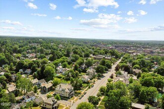 162 Lake Ave in Saratoga Springs, NY - Building Photo - Building Photo