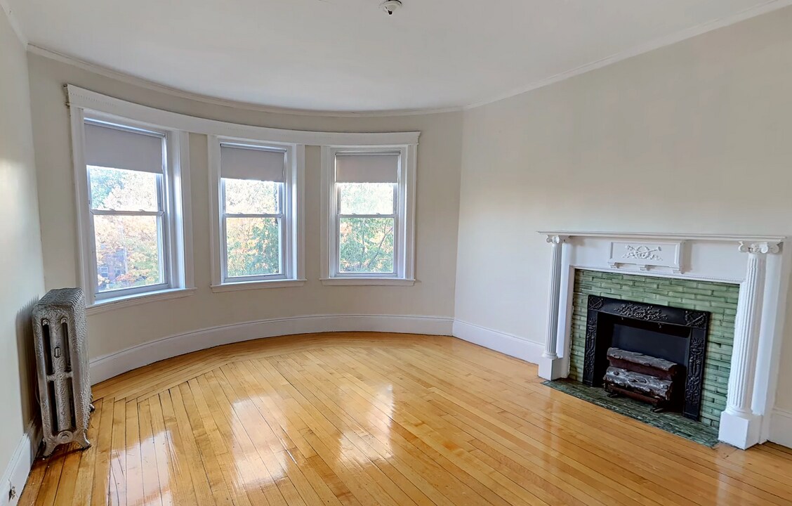 1824 Beacon St in Brookline, MA - Building Photo