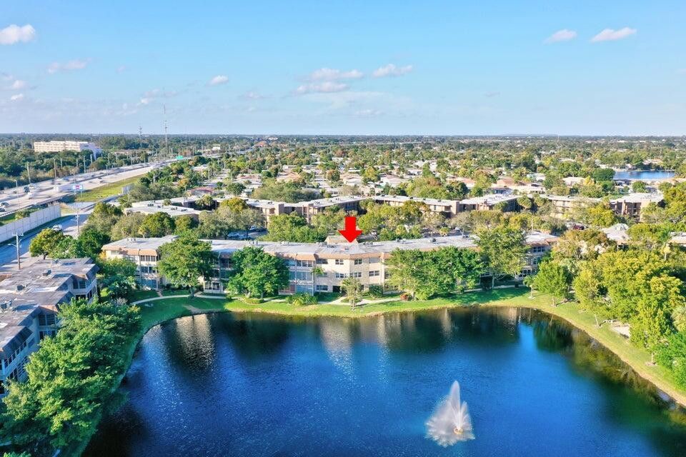 5102 NW 36th St, Unit 5102 NW 36th Street 604, in Lauderdale Lakes, FL - Foto de edificio