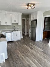 2 East St, Unit 1 in Hadley, MA - Foto de edificio - Building Photo