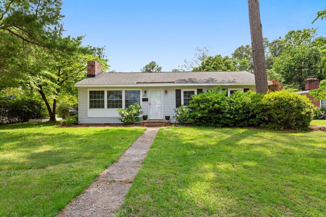 1201 Roberts Rd in Newport News, VA - Building Photo