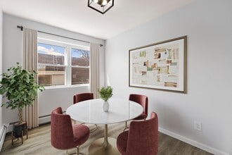 Mansard Gardens Bayonne in Bayonne, NJ - Foto de edificio - Building Photo