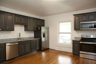 126 Tate St, Unit 126-B in Greensboro, NC - Building Photo - Building Photo