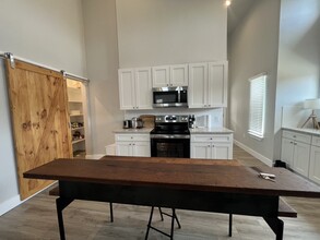 5 Mesquite Trail in Wimberley, TX - Building Photo - Building Photo