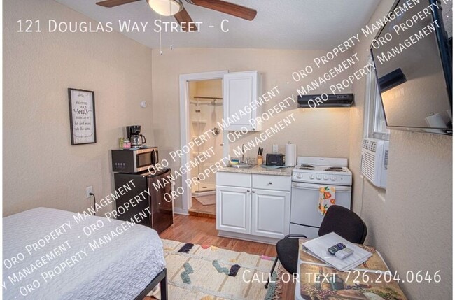 Remodeled Studio Near Awesome Downtown, Unit C in San Antonio, TX - Building Photo - Building Photo