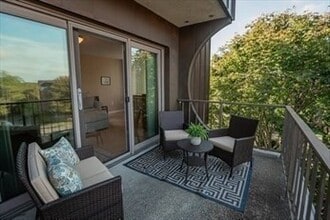 1006 Paradise Rd in Swampscott, MA - Building Photo - Building Photo