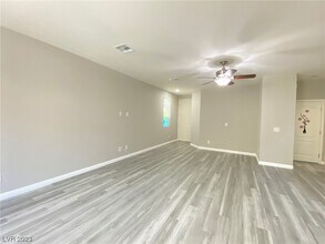 6142 Carter Caves Ave in Las Vegas, NV - Building Photo - Building Photo