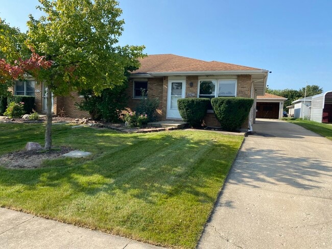 property at 2461 Red Oak Trl